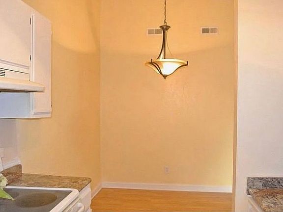 4th image of 611 Crows Nest Ct
