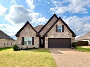 8615 Lana Dr, Southaven, MS 38672