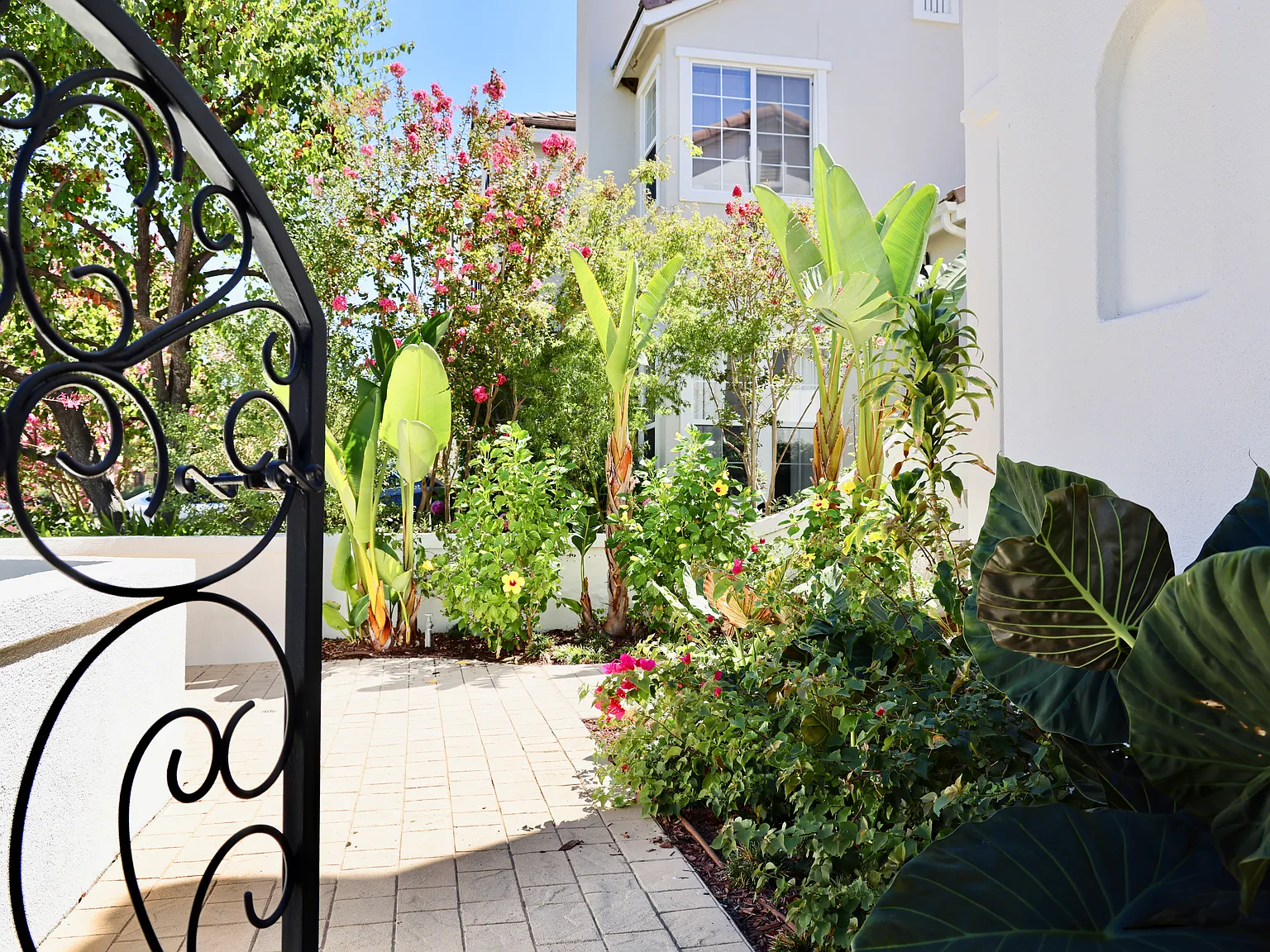 4 bed, 3.5 bath, 3375 sqft, $10,000 — Photo 3