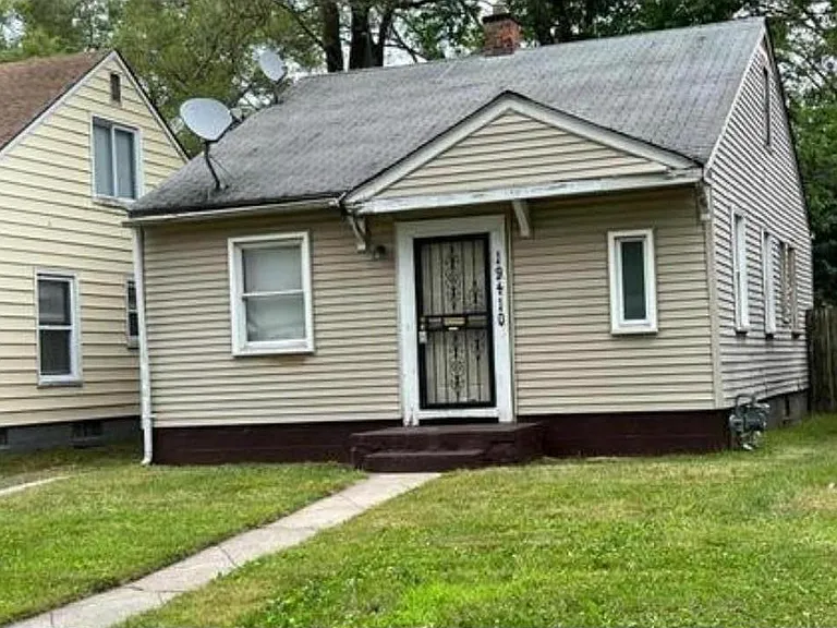 19410 Rutherford St — Photo 1
