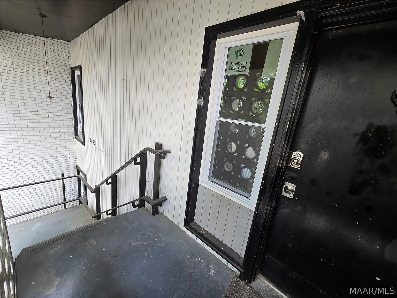 3 bed, 1.0 bath, 1000 sqft, $1,000 — Photo 3