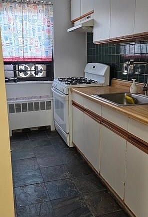 4th image of 2333 Hudson Ter APT E2