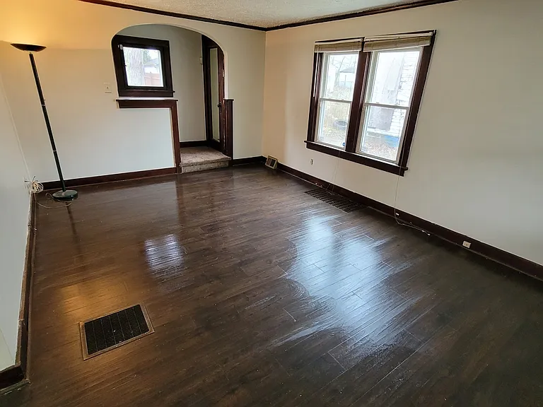 1213 Herman Ave — Photo 5