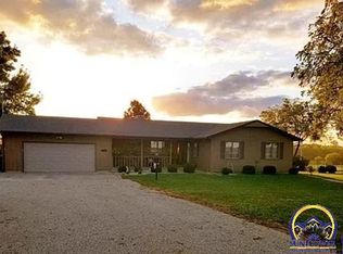 16583 S Berryton Rd, Carbondale, KS 66414