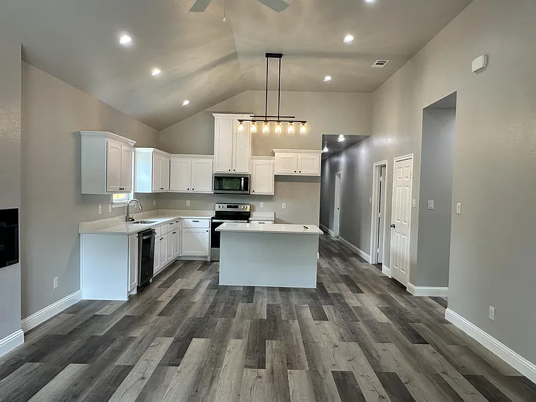 4120 Henderson St — Photo 3