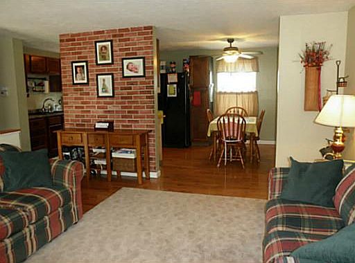 4th image of 131 Cornell Dr