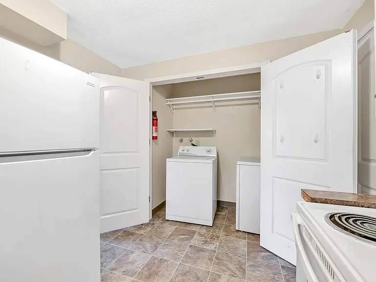 Ferry St - 4 Plex — Photo 6