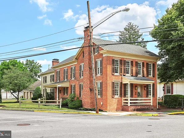 114 Carlisle St, New Oxford, PA 17350