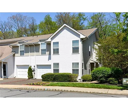 20 Parkside Dr photo 1