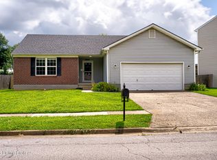 8003 Grandmeadow Ln, Louisville, KY 40258