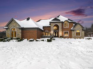 3880 Olde Farm Ln, Ortonville, MI 48462