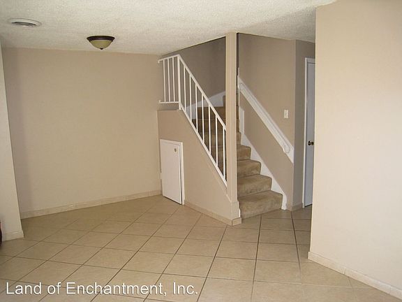 3rd image of 4525 Overland St NE