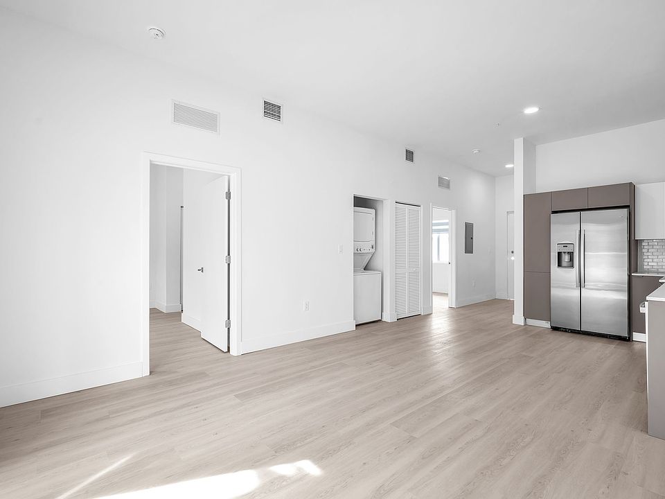 Building Photo 5