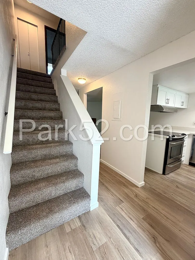 First Full Month FREE! Updated 2 Bedroom University Place Townhome — Photo 2