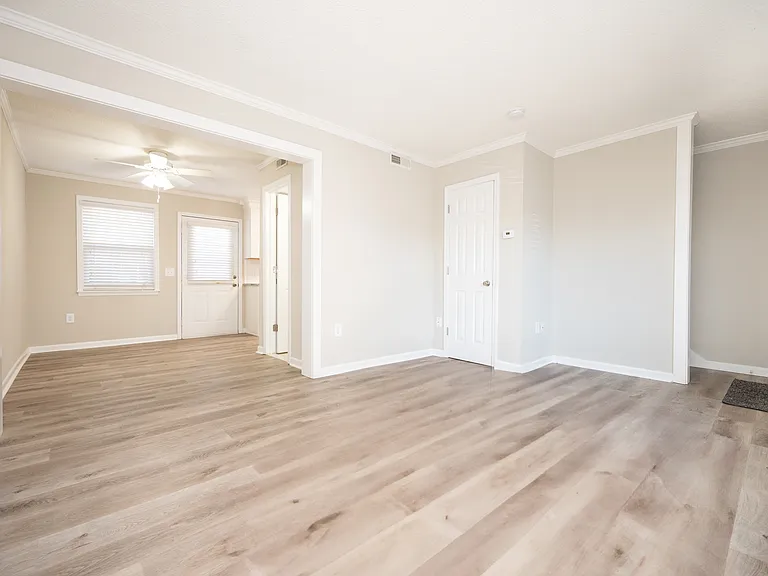 415 Parkdale Dr #18C — Photo 5