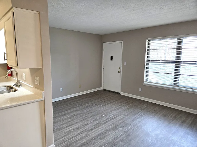 Highgate Springs Apartments — Photo 7