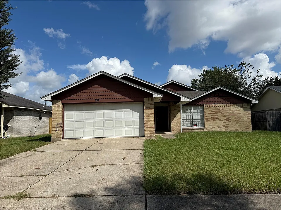 2114 W Greens Rd