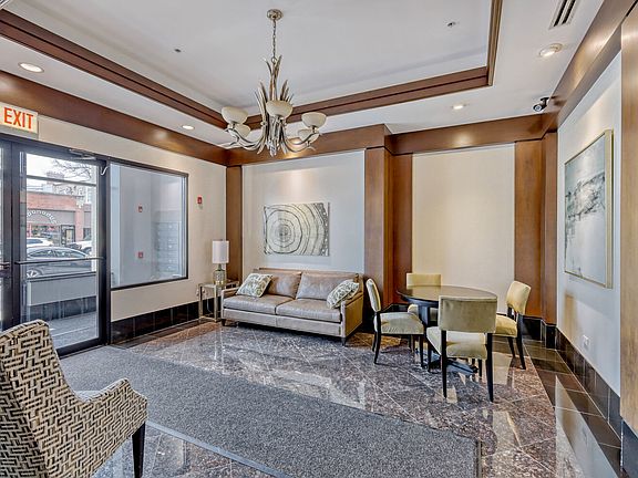 4th image of 10 E Burlington St Unit 3B
