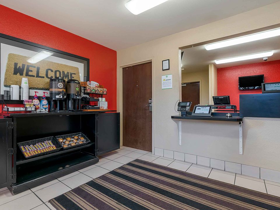 Lobby and Guest Check-in