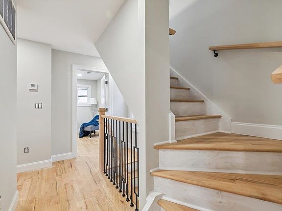 5th image of 228 Oakwood Ave