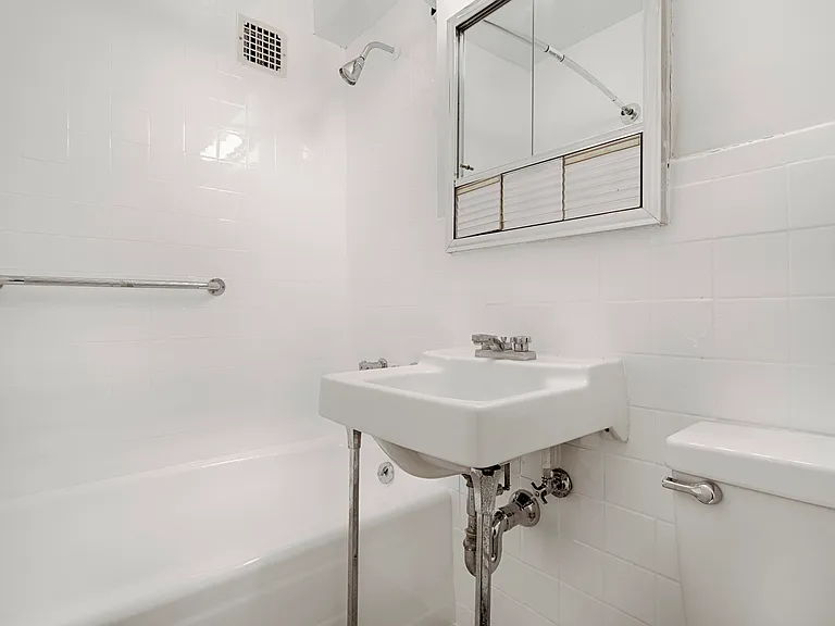 225 E 36th St #7K — Photo 5