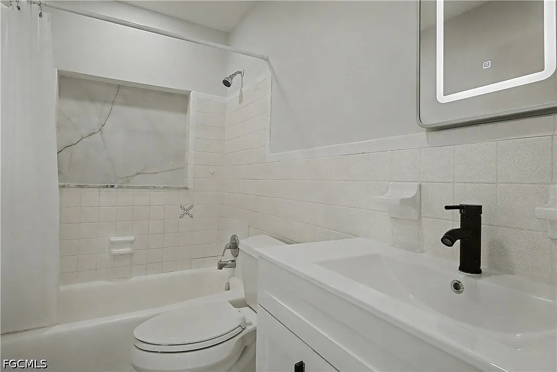 3 bed, 2.0 bath, 1096 sqft, $1,900 — Photo 3