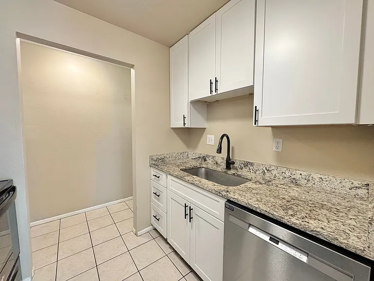 1550 11th St NE #D7 — Photo 10