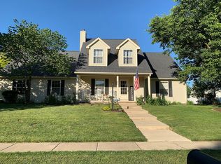604 Jeffery Dr, Mahomet, IL