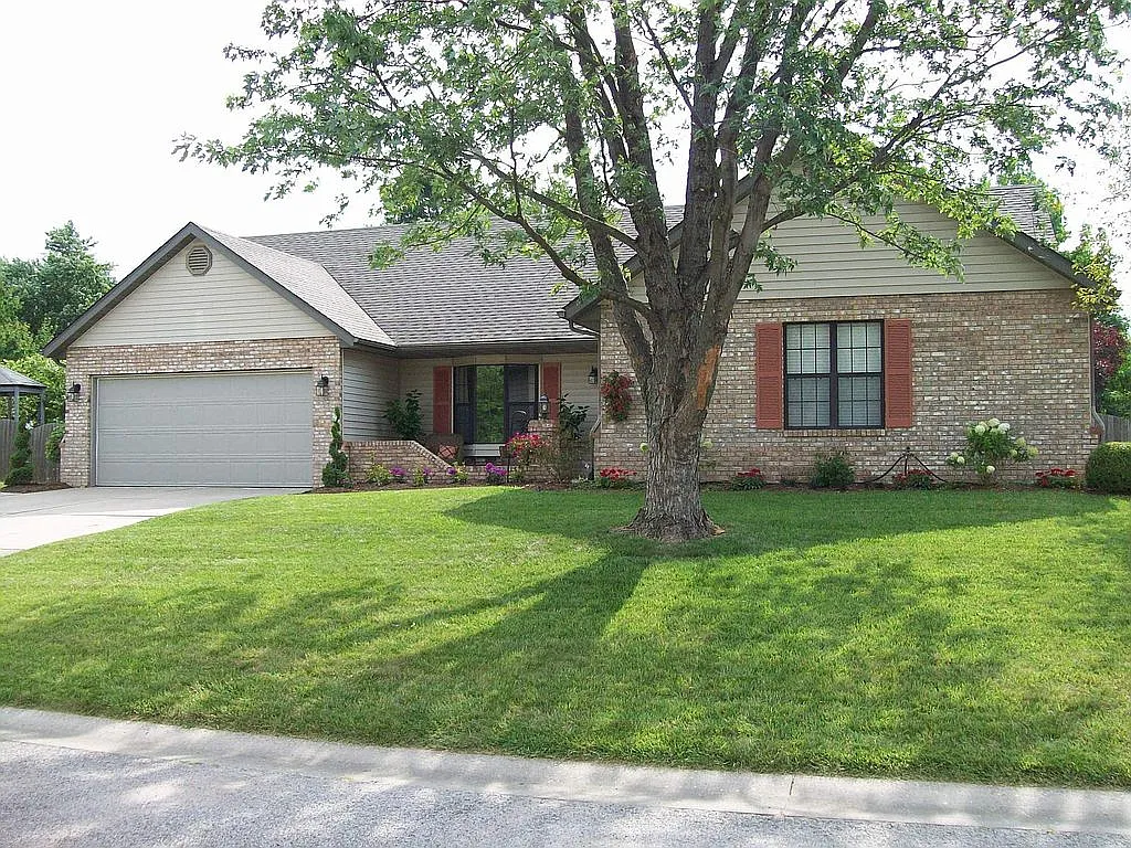 104 Bourdelais Dr photo 1