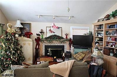 5th image of 362 Asbury Ave