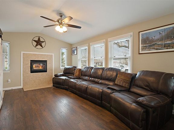 Bright and Large Livingroom with Wood Fireplace for those Chilly Family Get Togethers.
