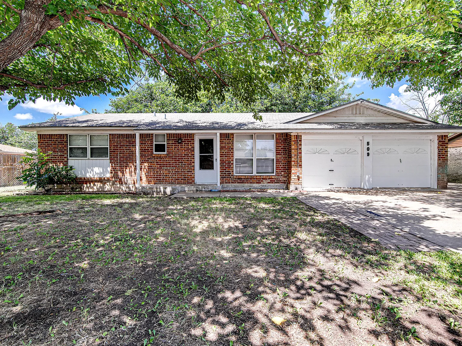 3 bed, 1260 sqft, $1,800 — Photo 1