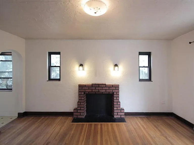 7915 Saint Lawrence Ave #8 — Photo 4