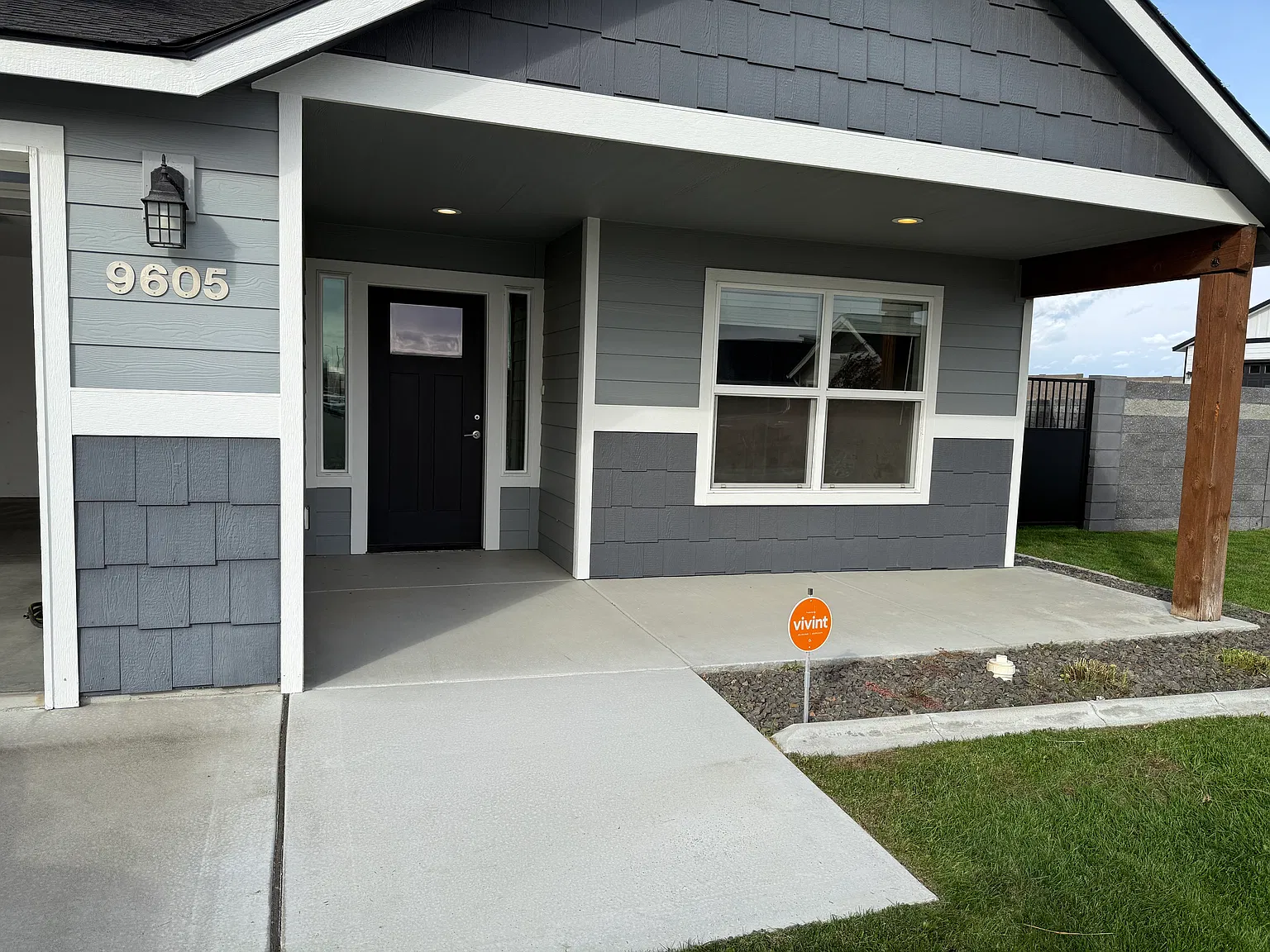 3 bed, 2.5 bath, 1800 sqft, $2,295 — Photo 2