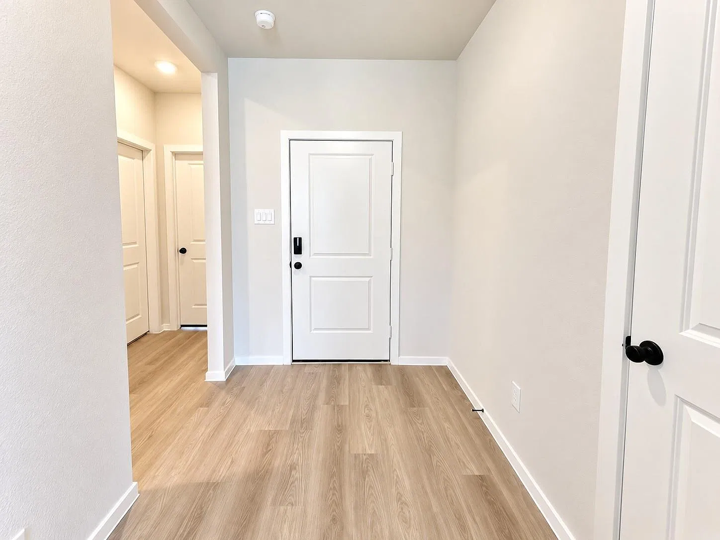 4 bed, 3.0 bath, 2173 sqft, $2,600 — Photo 3