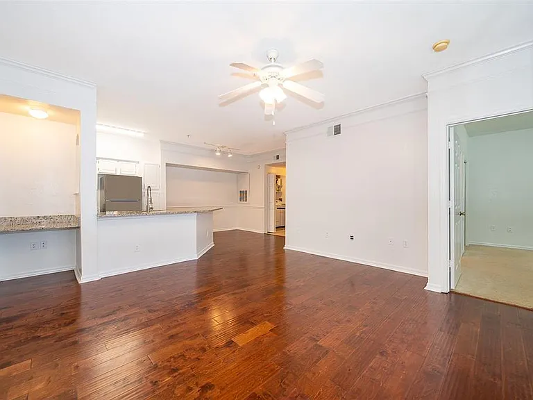 6663 Queens Borough Ave #101 — Photo 5