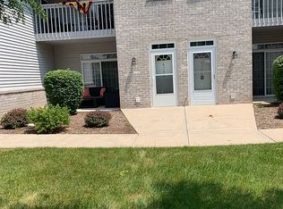 4726 W Maple Leaf Cir #13-2, Greenfield, WI 53220
