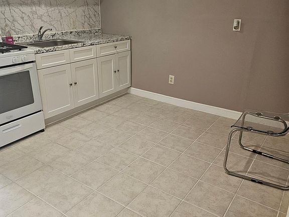 2nd image of 200 Hunnewell Ave