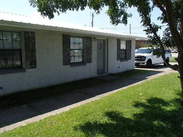 2 bed, 850 sqft, $1,225 — Photo 2