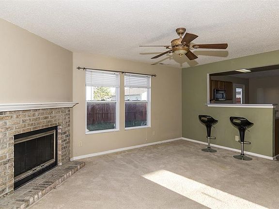 4th image of 951 Indigo Dr