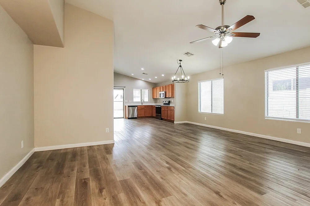3 bed, 2.5 bath, 1762 sqft, $2,200 — Photo 4