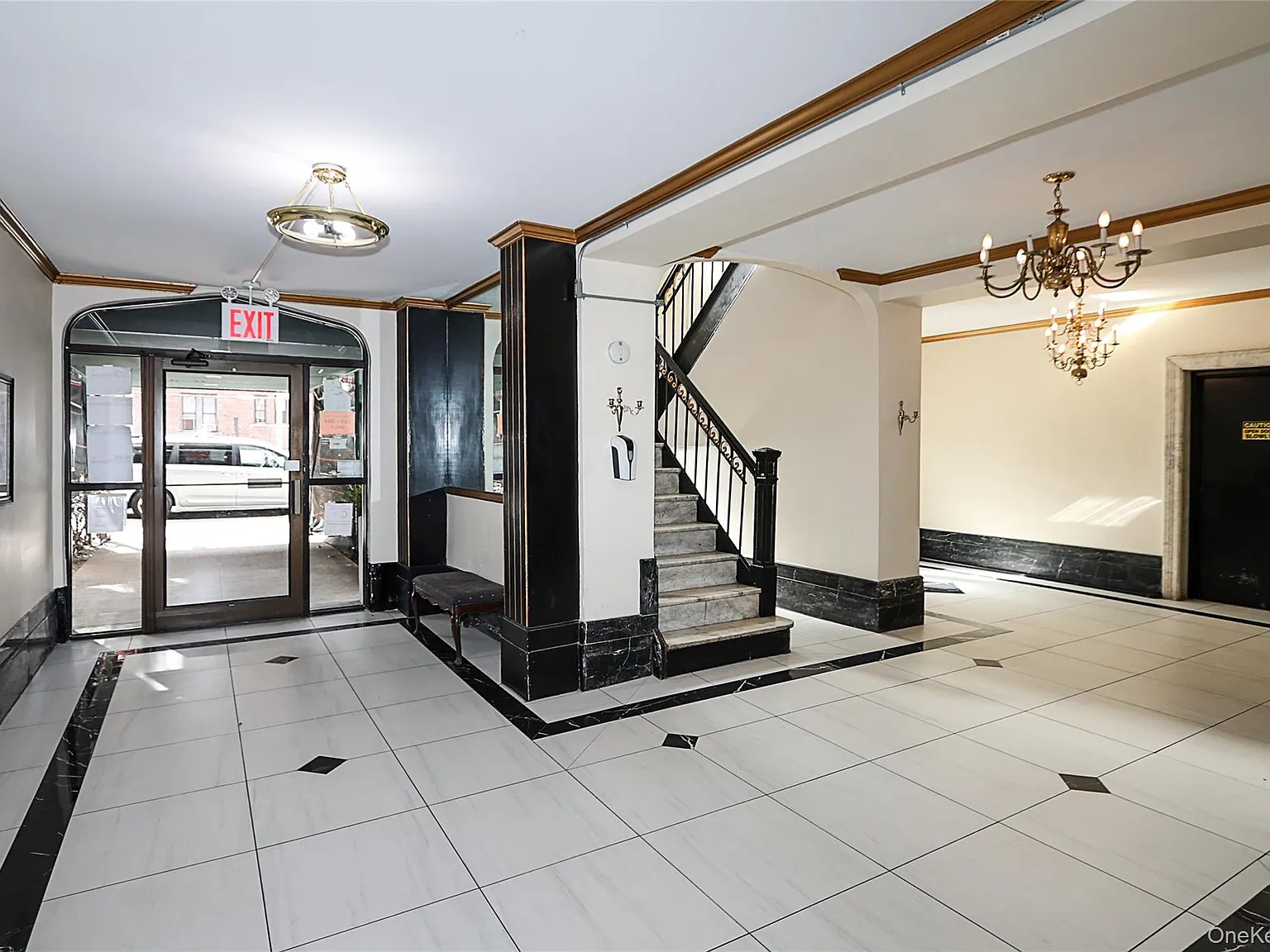 2 bed, 1000 sqft, $2,700 — Photo 2
