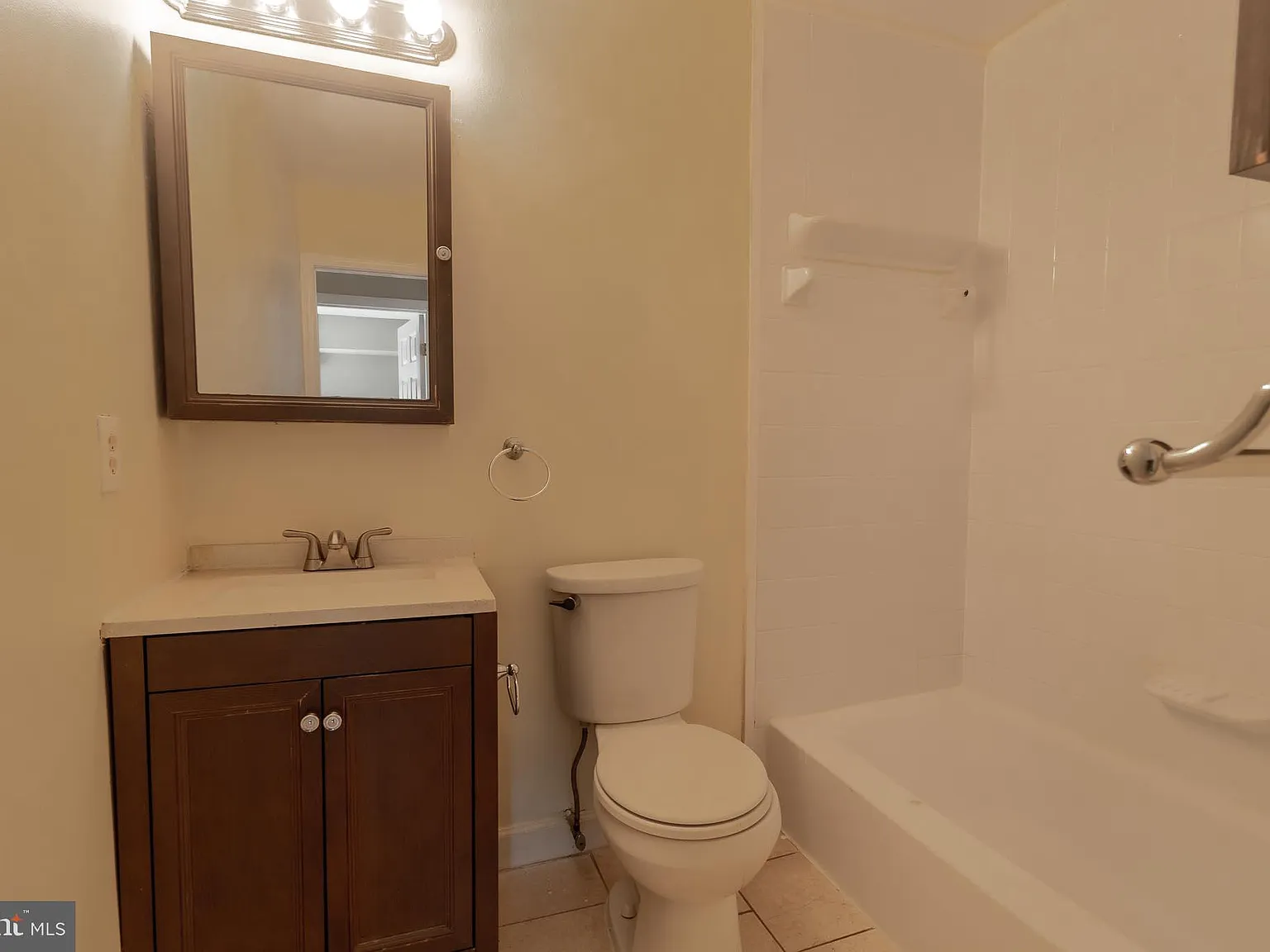 2 bed, 937 sqft, $1,675 — Photo 4