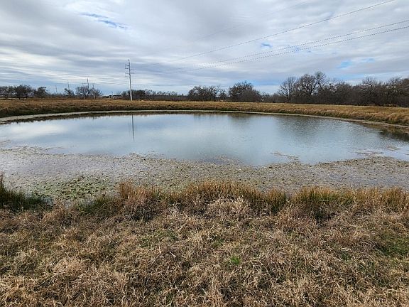 4th image of 2002 Airville Rd