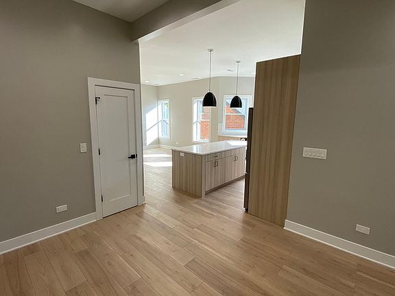 4th image of 1316 N Maplewood Ave #2