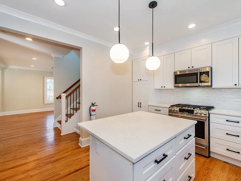 3 Irving Pl #A — Photo 7