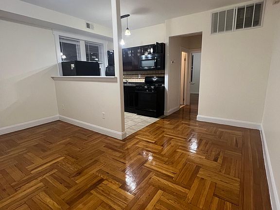 4th image of 1304 Clinton Ave #24