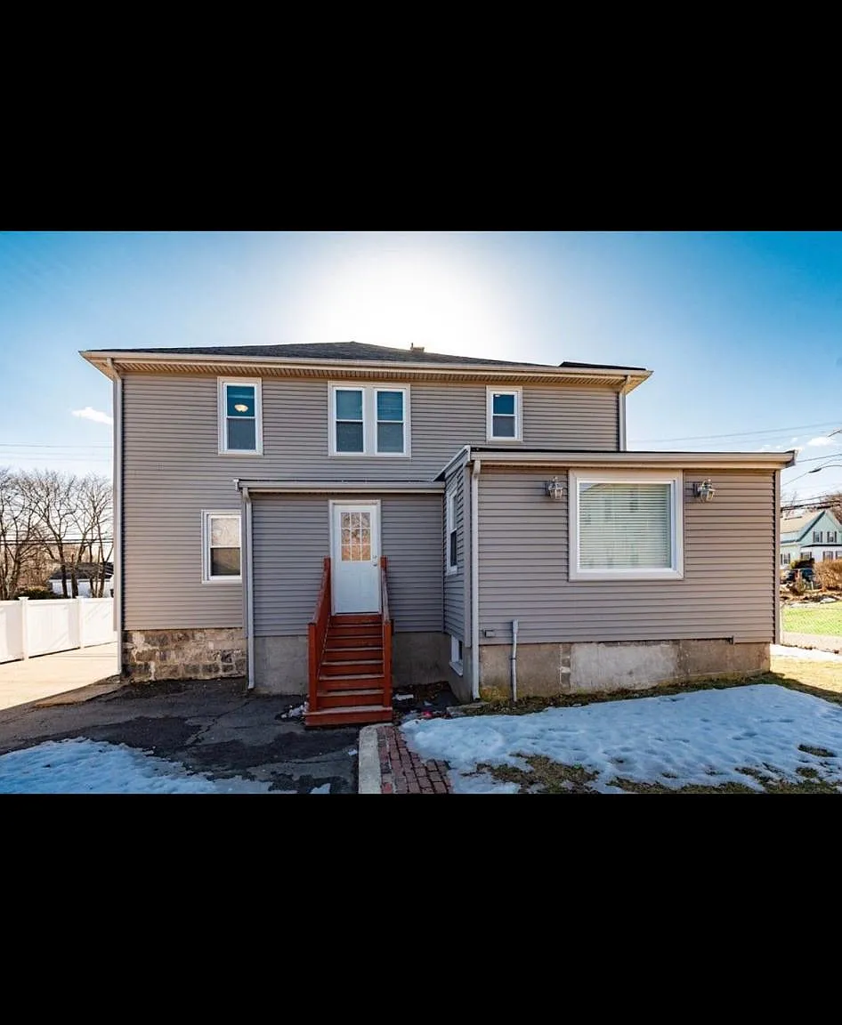 132 Milton St — Photo 2