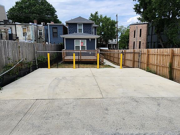 2312 Shannon Rear with Parking