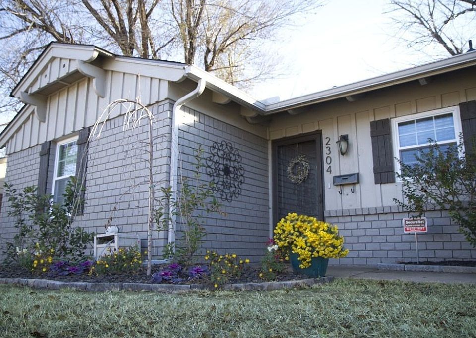 1st image of 2304 Huntleigh Dr